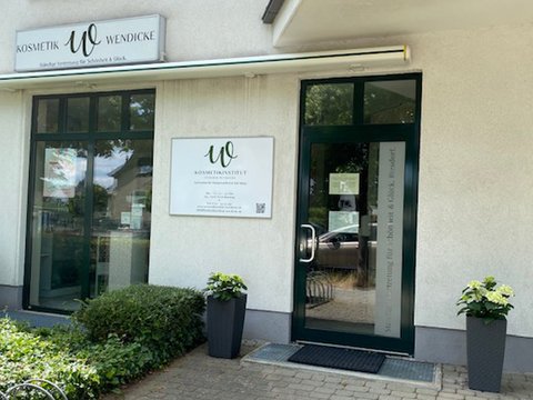Ständige Vertretung für Schönheit & Glück. Biesdorf.